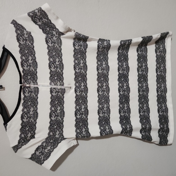 Express b&w striped scoop tee - Picture 2 of 4